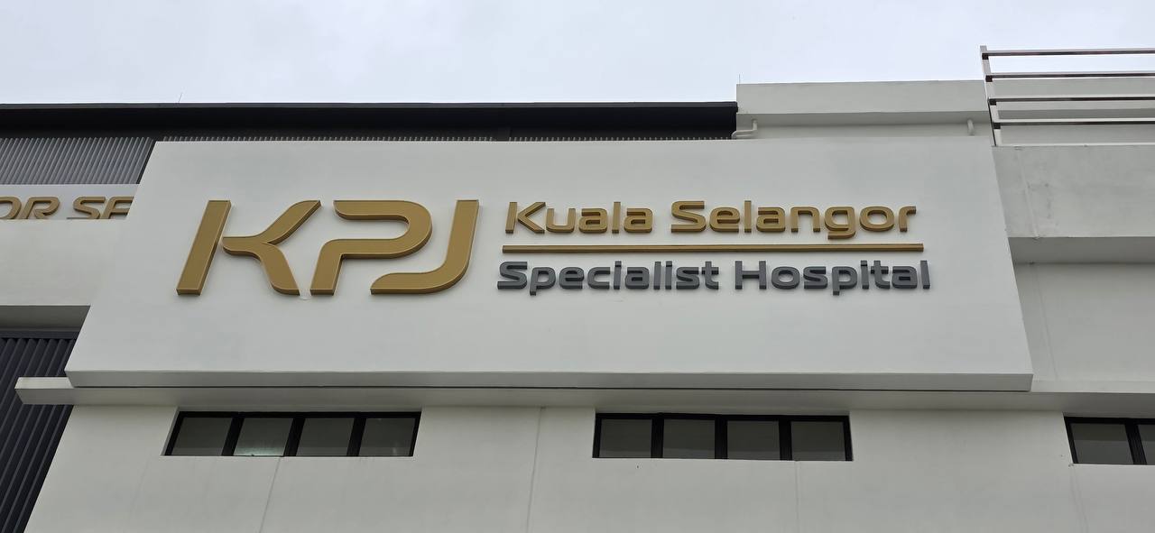 Commercial facade and signage installation, KPJ Kuala Selangor Specialist Hospital, Kuala Selangor, Malaysia – exterior signage view